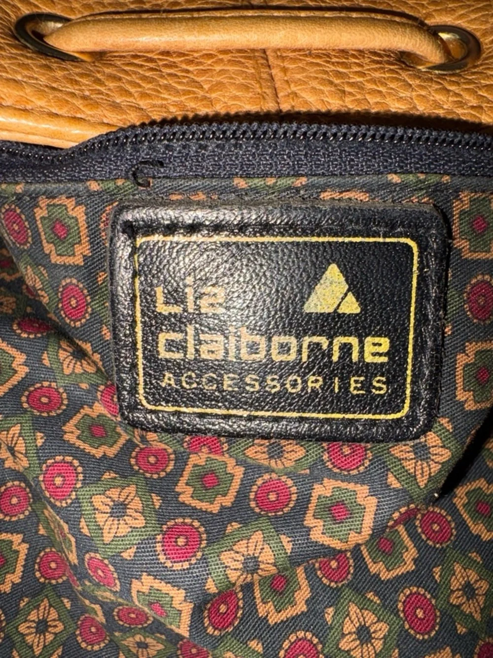Liz Claiborne Vintage Leather Drawstring Bucket Bag Medium Tan Vintage Boho Chic
